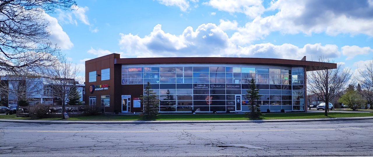 The Coiffure Toni building with its sign on rue de Bellehumeur, Gatineau