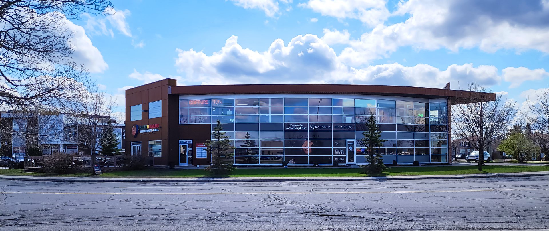 The Coiffure Toni building with its sign on rue de Bellehumeur, Gatineau